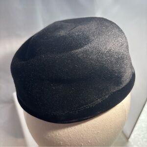 Schiaparelli Paris vintage pillbox hat Black velvet 1950’s.